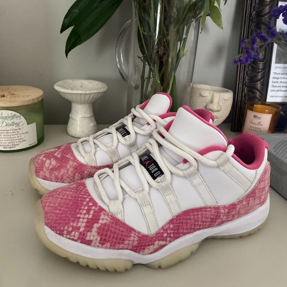Jordan air 11s low pink snake skin - Picture 1 of 4